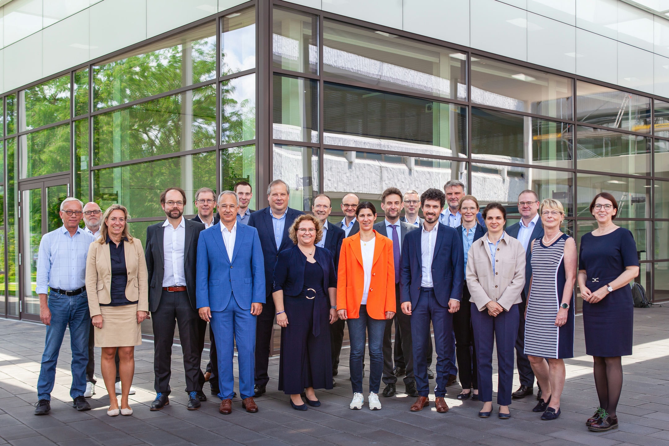 Gruppenfoto der Teilnehmenden an der Kuratoriumssitzung 2024 am Fraunhofer IAF