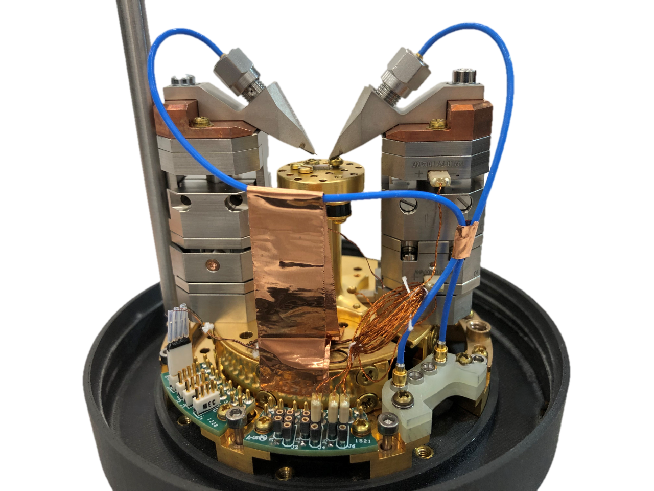 Setup zur RF-Charakterisierung unter kryogenen Bedingungen.