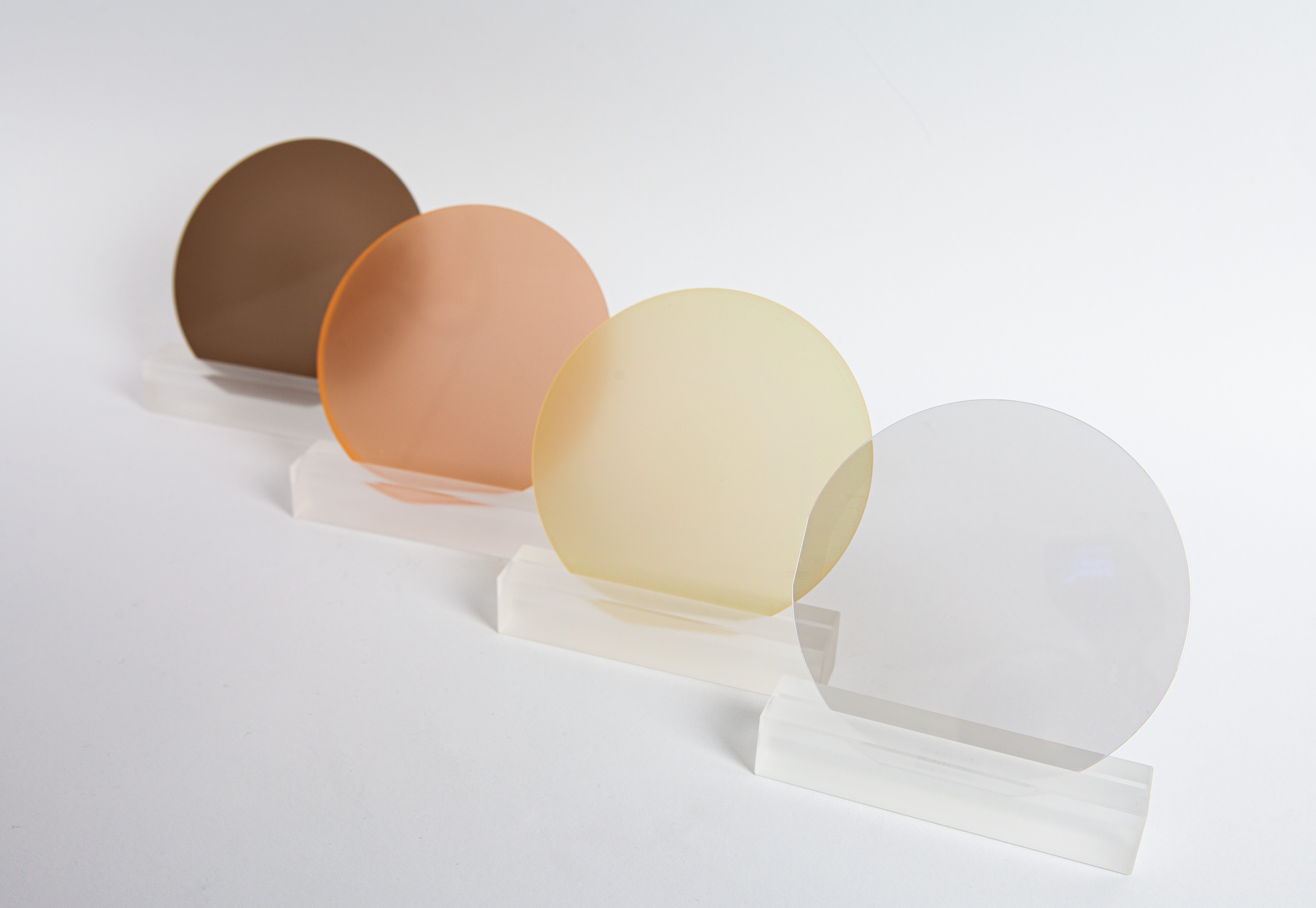 different color nuances of the AlYN/GaN wafers